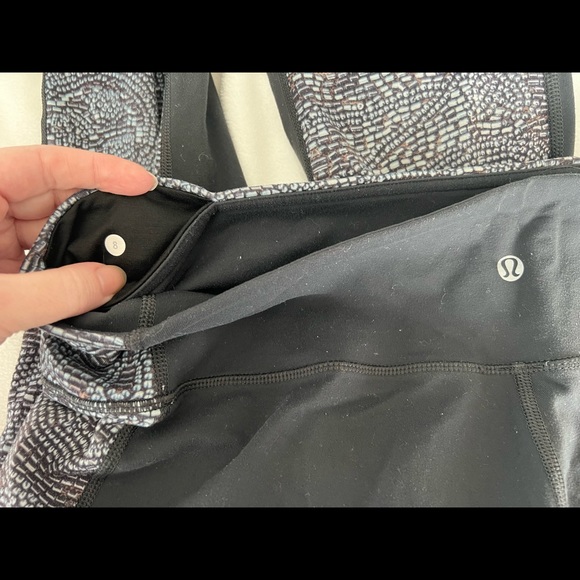 Lululemon grey print and black full length leggings size 8 - Picture 4 of 4